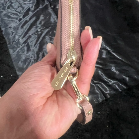 MICHAEL KORS dusty rose wallet , used​ - Picture 5 of 11